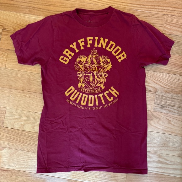 Warner Bros. Tops - Harry Potter Gryffindor Tshirt